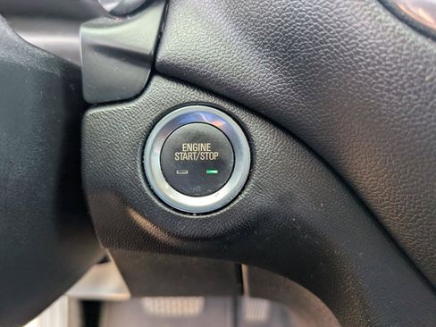 Used 2019 Chevrolet Equinox LT FWD image 18