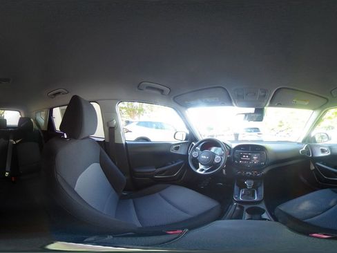Used 2025 Kia Soul LX w/ LX Technology Package FWD image 37