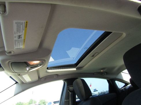 Used 2015 Chrysler 200 Limited w/ Convenience Group image 12