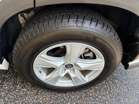 Used 2023 Toyota Highlander L FWD image 12