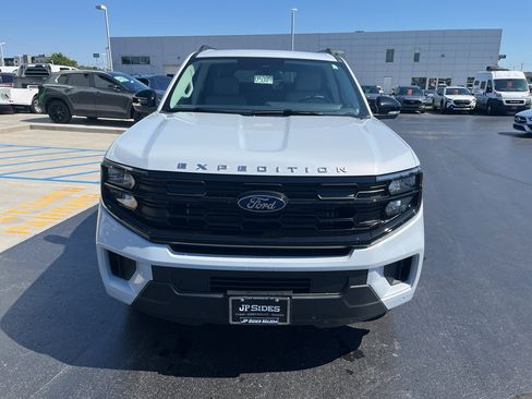 Used 2025 Ford Expedition Active AWD/4WD image 4