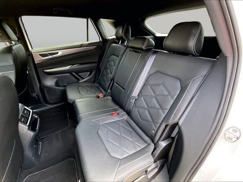 Used 2024 Volkswagen Atlas Cross Sport SE FWD image 22
