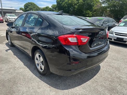 Used 2018 Chevrolet Cruze LS FWD image 4