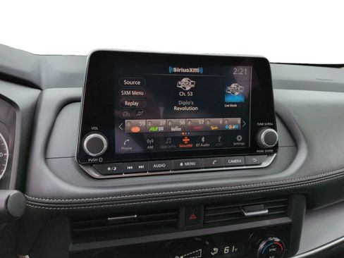 Used 2025 Nissan Rogue SV FWD image 14
