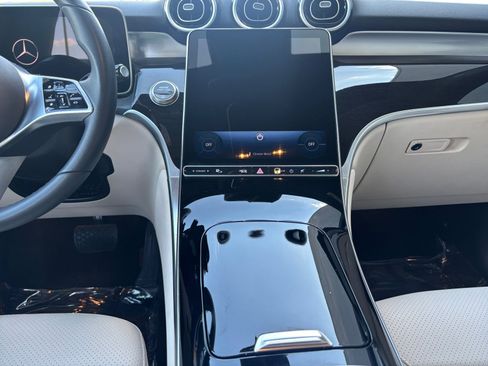 Used 2025 Mercedes-Benz GLC 300 image 11