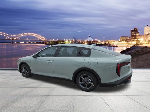 New 2026 Kia K4 FWD image 3