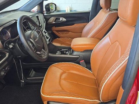 Used 2025 Chrysler Pacifica Pinnacle FWD image 7