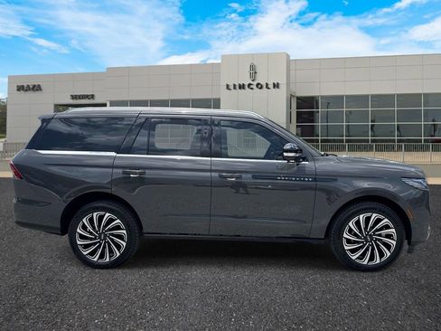 New 2026 Lincoln Navigator Black Label AWD/4WD image 2