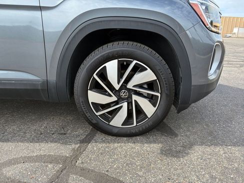 Used 2025 Volkswagen Atlas SE image 33