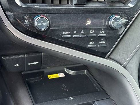 Used 2022 Toyota Camry SE image 22
