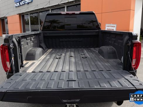 Used 2022 GMC Sierra 2500 Denali w/ Denali Black Diamond Edition image 11