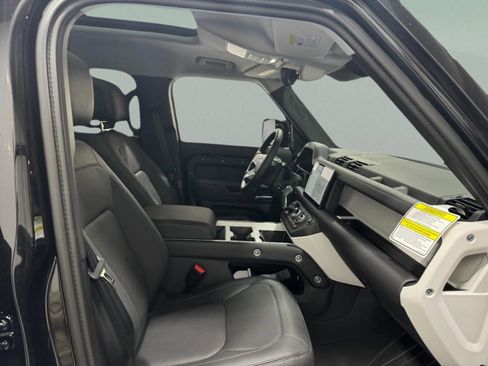 Used 2025 Land Rover Defender 110 S image 18