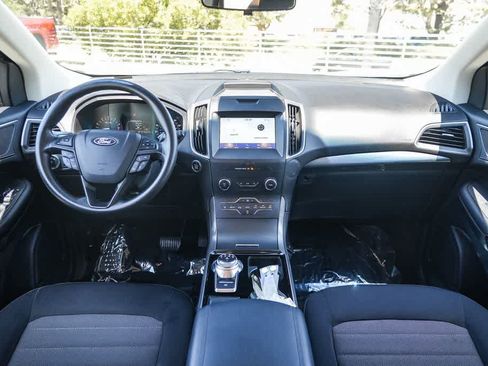 Used 2020 Ford Edge SE FWD image 12