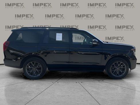 Used 2026 Ford Expedition Platinum w/ Stealth Appearance Package image 6