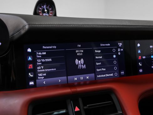 Used 2023 Porsche Taycan image 30