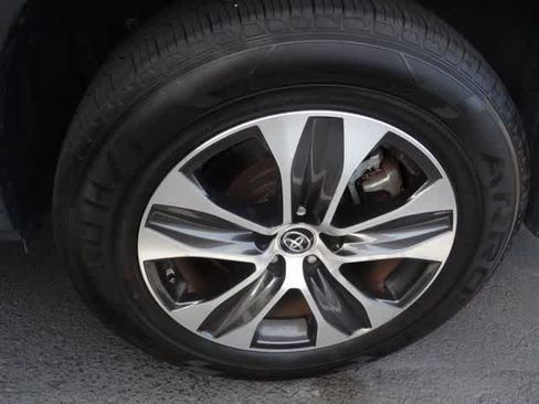 Used 2021 Toyota Highlander XLE FWD image 34
