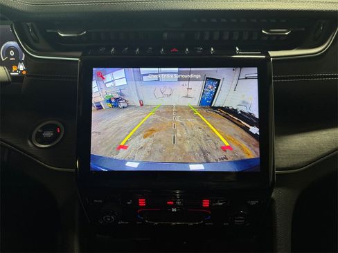 Used 2022 Jeep Grand Cherokee L Limited image 18