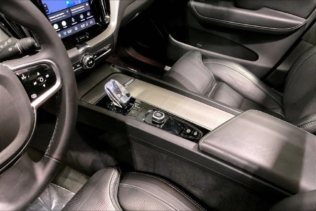 Certified 2024 Volvo XC60 T8 Ultimate AWD/4WD image 18