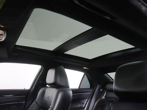 Used 2018 Chrysler 300 S image 19