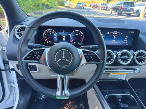 Used 2026 Mercedes-Benz GLA 250 4MATIC image 17