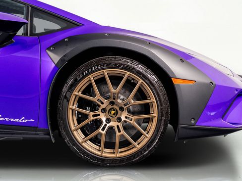 Used 2024 Lamborghini Huracan Sterrato image 7