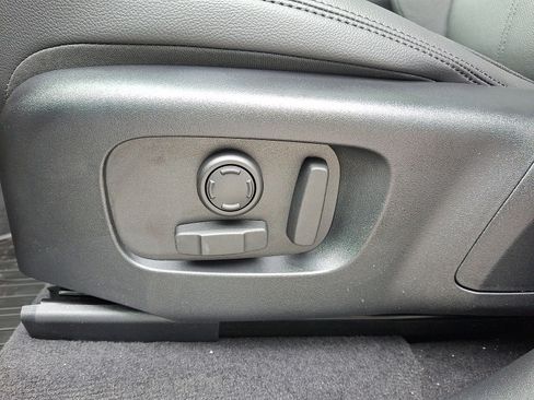 Certified 2026 Land Rover Range Rover Velar Dynamic SE image 4