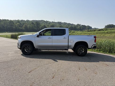 Used 2020 Chevrolet Silverado 1500 LT AWD/4WD image 2