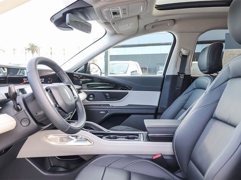 Used 2025 Lincoln Nautilus Premier w/ Equipment Group 102A image 19