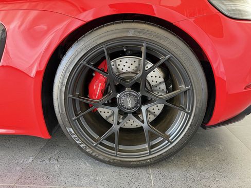 Used 2025 Porsche 718 Cayman GT4 RS image 11
