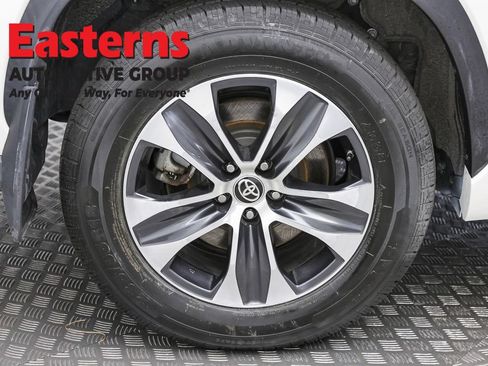 Used 2021 Toyota Highlander XLE AWD/4WD image 31