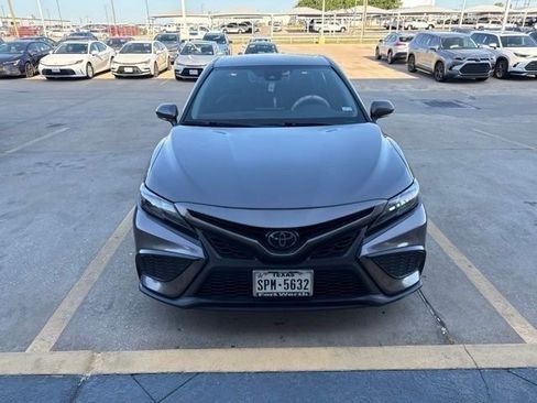 Used 2023 Toyota Camry SE FWD image 2