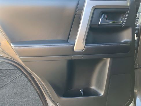 Used 2017 Toyota 4Runner SR5 image 39