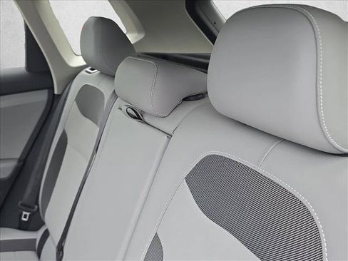 Used 2023 Volkswagen Taos SE w/ Panoramic Sunroof Package FWD image 23