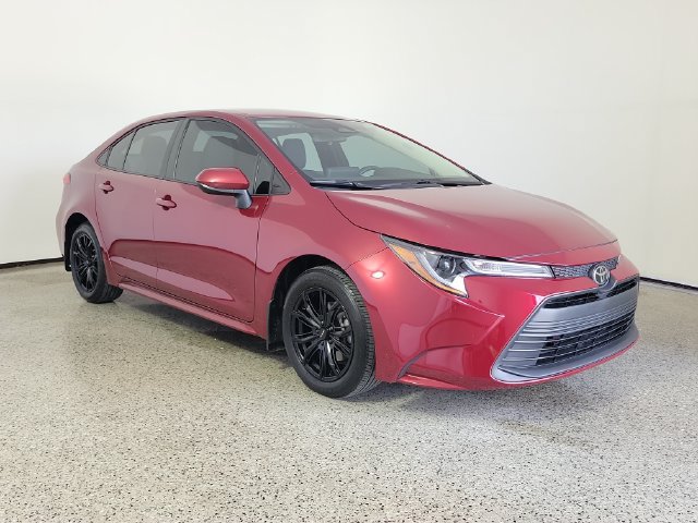 Used 2025 Toyota Corolla LE FWD image 4