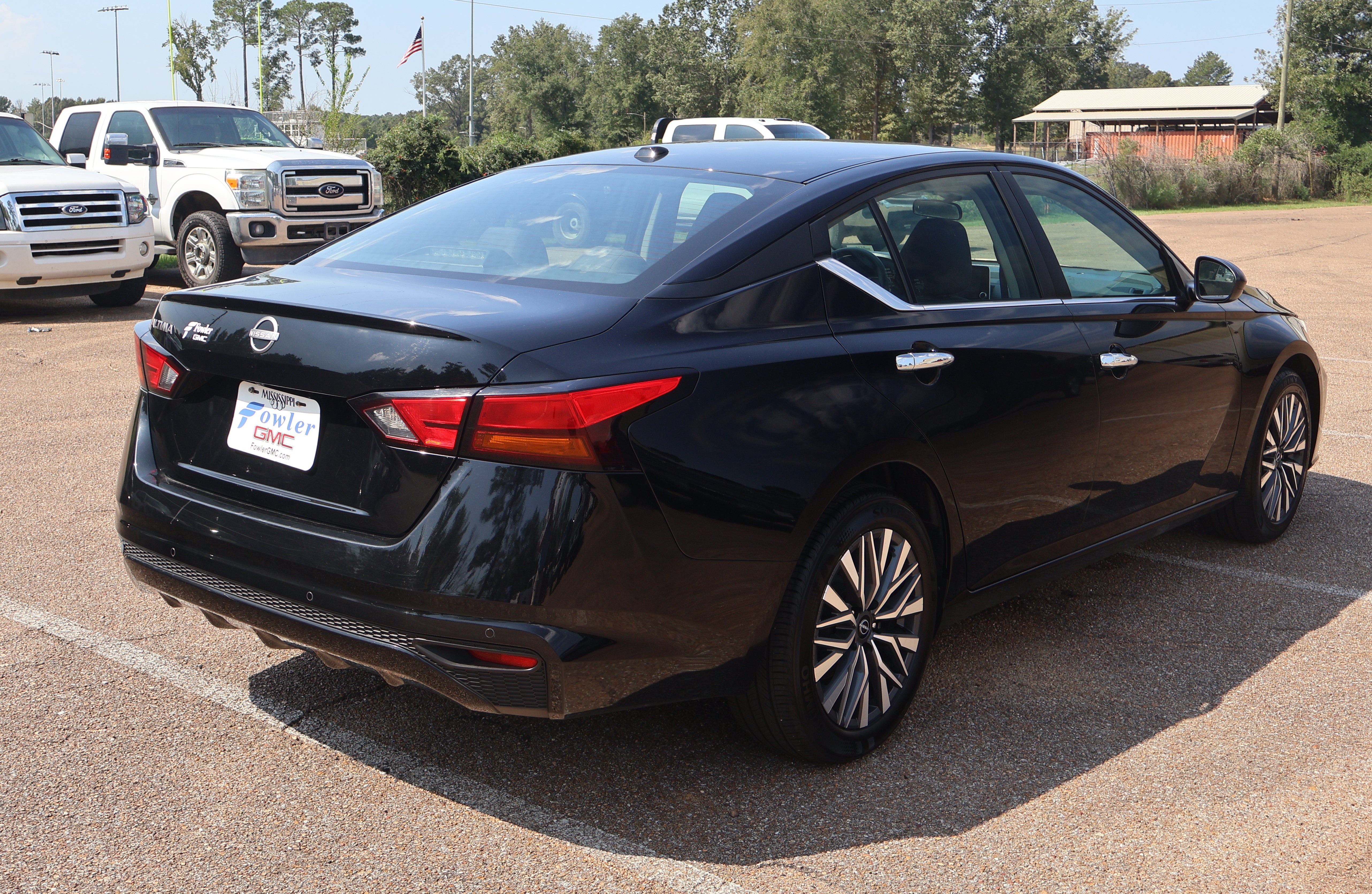 Used 2025 Nissan Altima 2.5 SV FWD image 18