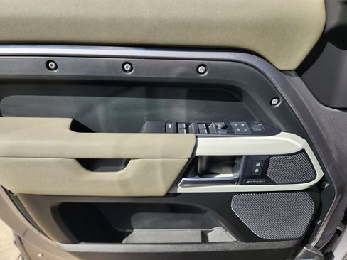 Used 2021 Land Rover Defender 110 SE image 20