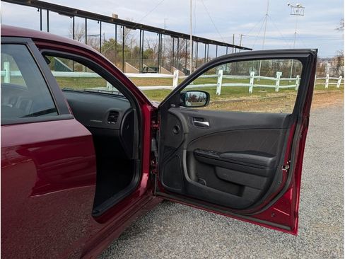 Used 2022 Dodge Charger R/T w/ Blacktop Package image 11
