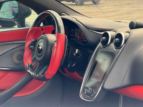 Used 2019 McLaren 600LT RWD image 32