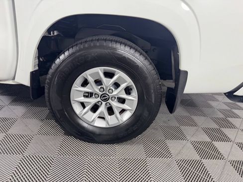 Used 2024 Nissan Frontier SV w/ Tow Package RWD image 32