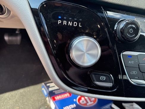 Used 2023 Chrysler Voyager LX image 19