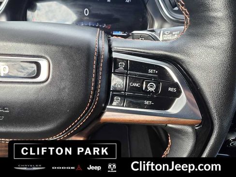 Used 2023 Jeep Grand Cherokee Summit AWD/4WD image 23