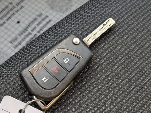 Used 2021 Toyota RAV4 LE image 27