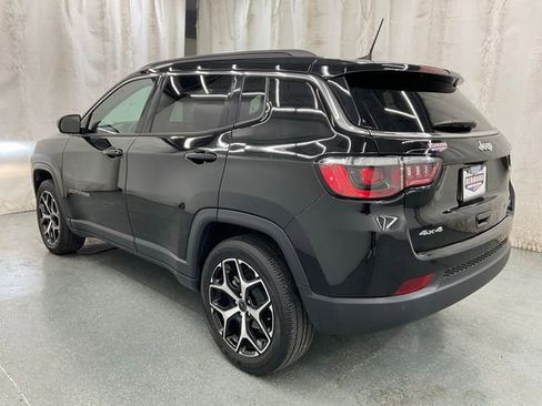 Used 2025 Jeep Compass Limited AWD/4WD image 5