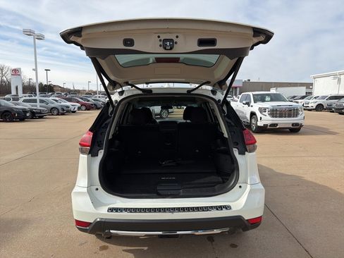 Used 2018 Nissan Rogue SV image 5