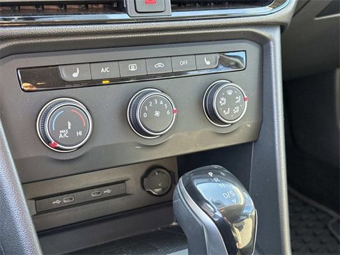 Certified 2022 Volkswagen Taos SE image 21