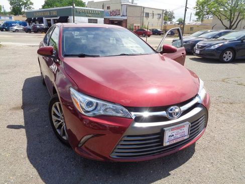 Used 2015 Toyota Camry XLE w/ Moonroof Package FWD image 25