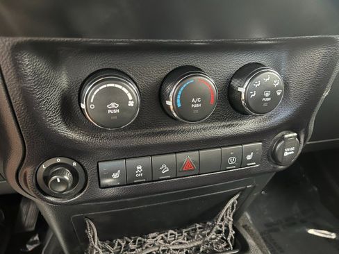 Used 2015 Jeep Wrangler Unlimited Rubicon AWD/4WD image 19