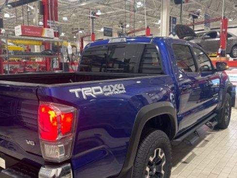 Used 2022 Toyota Tacoma TRD Off-Road image 6