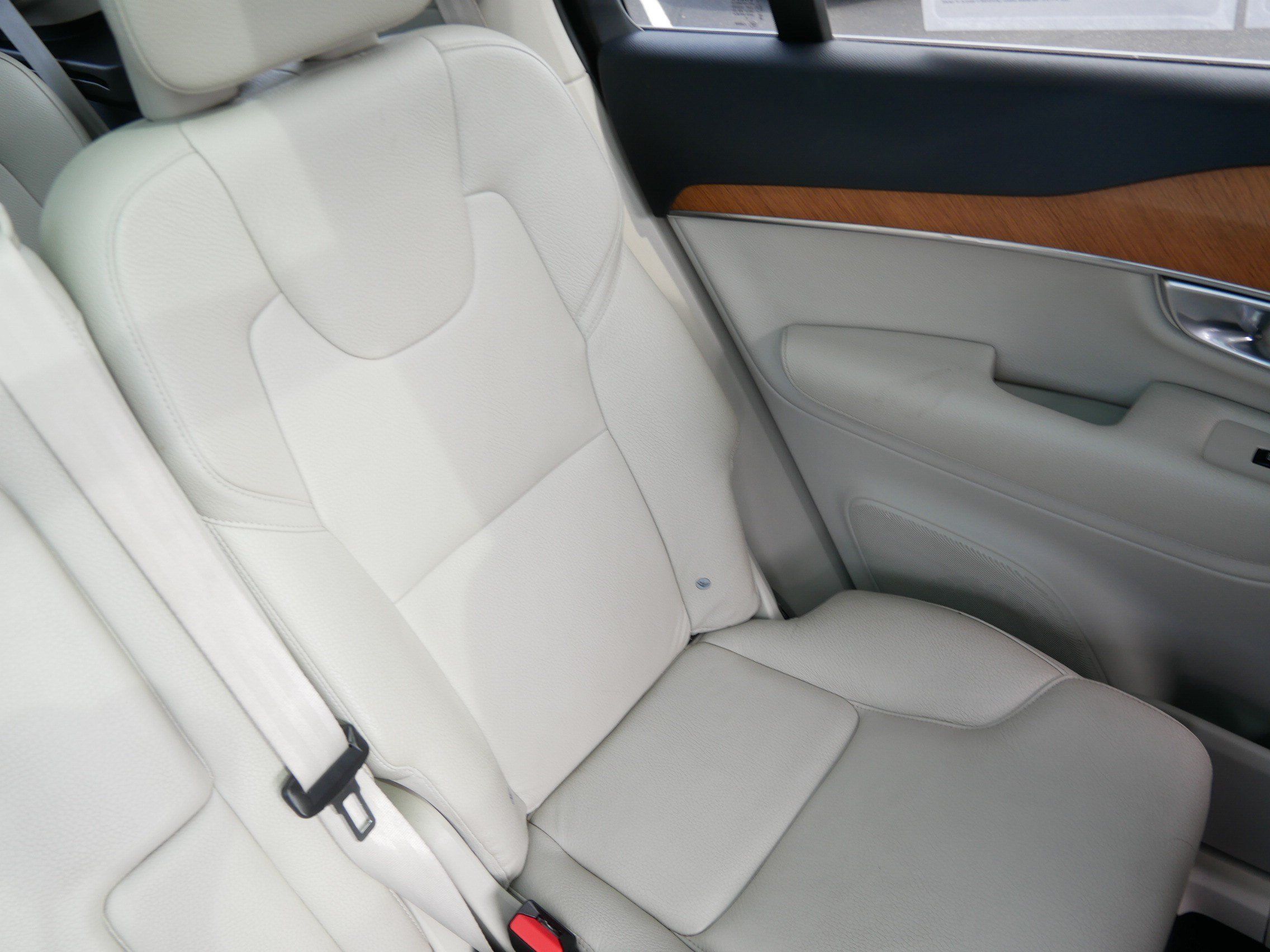 Used 2021 Volvo XC90 T6 Momentum w/ Climate Package AWD/4WD image 14