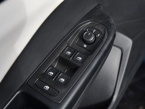 New 2026 Volkswagen Taos S image 8